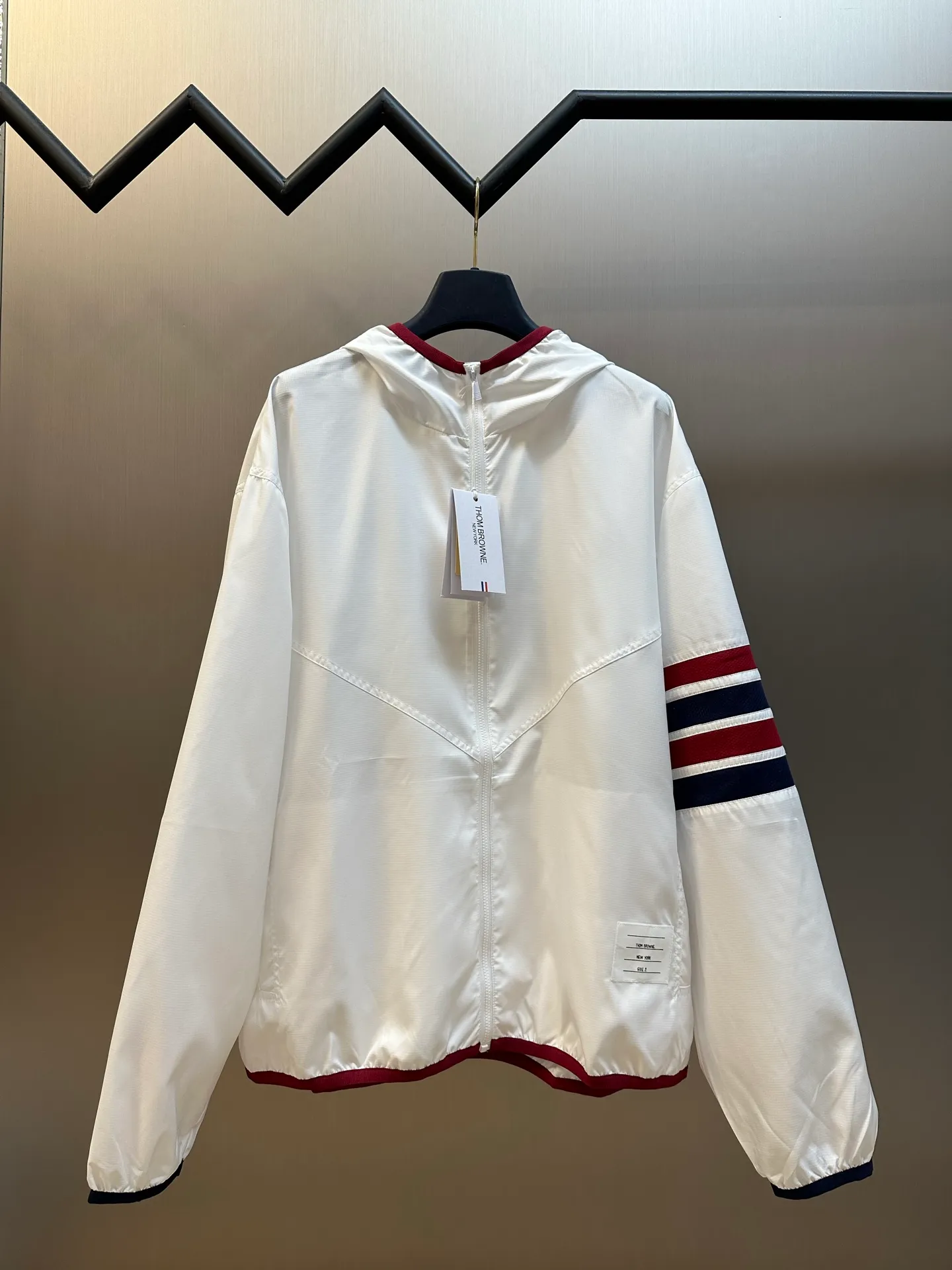 TB Classic ， FDY ， 。 、 、 ； ， ， Breathable 。 ， ； Breathable， 。 ， 、 。 ， ，Navy Blue ， ， ， ； Breathable ， 。 ， ； +Classic ， ， ， 。 ， ， ， ； size：1.2.3.4